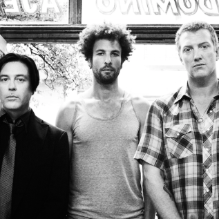 Queens of the Stone Age …Like Clockwork goes gold